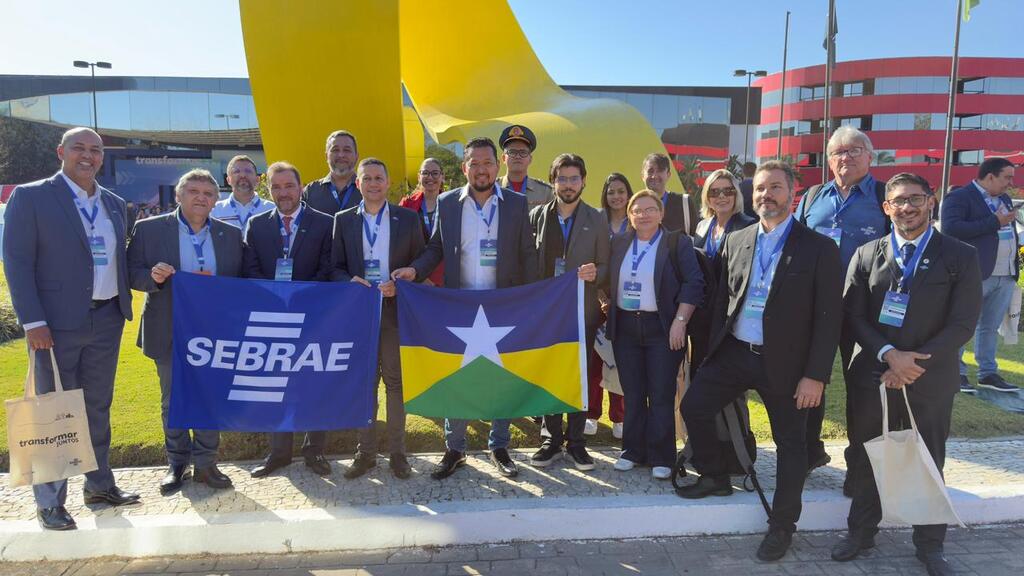Integrando uma comitiva composta pelos conselheiros Marco Kobayashi (vice presidente do Conselho Deliberativo Estadual) e Cícero Noronha, além do Diretor Superintendente do Sebrae/RO José Alberto Anísio, prefeitos, secretários e gestores públicos. O novo secretário da Sedec, Lauro Fernandes e o Presidente da Arom também compuseram a comitiva rondoniense de 25 pessoas. Foto: Sebrae/RO - Gente de Opinião