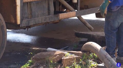 Prefeitura inicia limpeza de canais e bueiros de Porto Velho