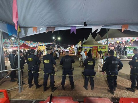 Alimentação Oferecida  à Polícia Militar no Arraial Flor do Maracujá 2025: um Ponto de Reflexão