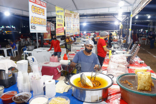 Praça de alimentação conta com uma variedade da comidas típicas - Gente de Opinião