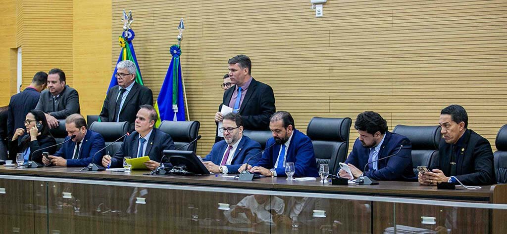 Deputados em sessão ordinária no plenário Lúcia Tereza Rodrigues dos Santos (Foto: Thyago Lorentz | Secom ALE/RO) - Gente de Opinião