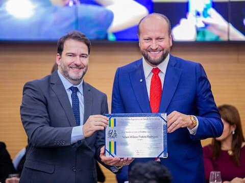 “Sou rondoniense”, diz Nelson Wilians ao receber título da Assembleia
