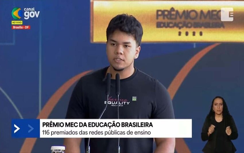 De Porto Velho ao Planalto: estudante de escola pública recebe prêmio do MEC das mãos do presidente Lula