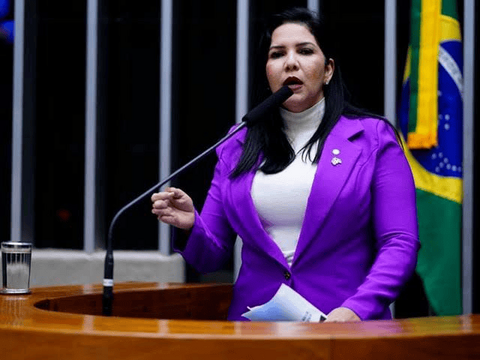 Deputada Cristiane Lopes cobra providências urgentes após cancelamento de 12 voos da Azul em Rondônia