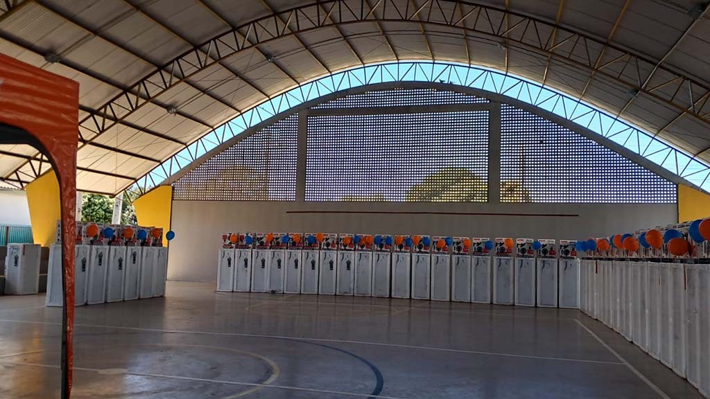 50 famílias são beneficiadas com a troca de geladeiras e ventiladores por equipamentos novos e mais econômicos - Gente de Opinião