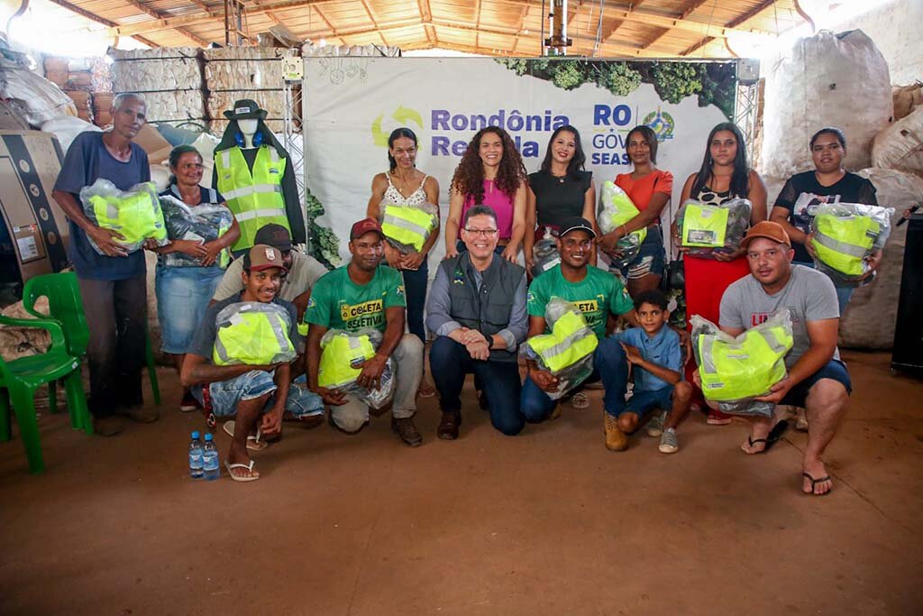 Marcos Rocha e Luana Rocha fortalecem trabalho reciclável com entrega de EPIs para catadores em Pimenta Bueno - Gente de Opinião