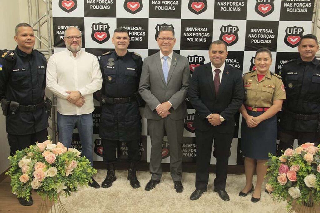 Governador Marcos Rocha e secretária Luana Rocha prestigiam a condecoração de heróis que homenageia forças policiais - Gente de Opinião