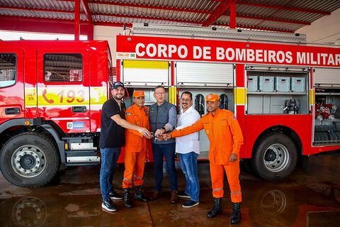 Gestão Marcos Rocha fortalece Corpo de Bombeiros em Pimenta Bueno com entrega de caminhão de combate à incêndio
