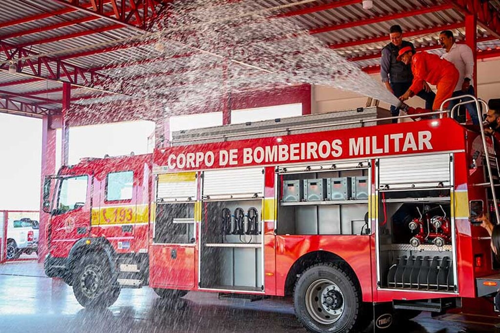 Gestão Marcos Rocha fortalece Corpo de Bombeiros em Pimenta Bueno com entrega de caminhão de combate à incêndio - Gente de Opinião