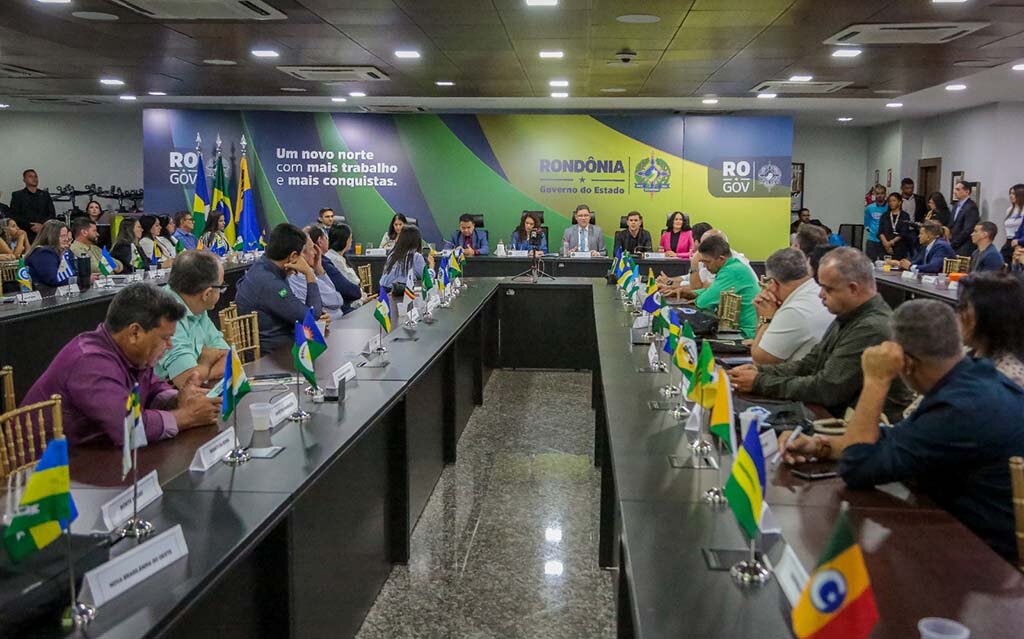 Marcos Rocha e Luana Rocha fortalecem proteção à criança assinando o “Pacto pela Primeira Infância”, em Rondônia - Gente de Opinião