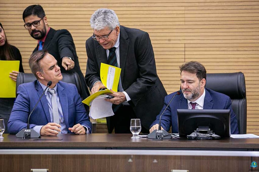 Deputados em sessão extraordinária na Casa de Leis na última terça-feira, 21 (Foto: Thyago Lorentz | Secom ALE/RO) - Gente de Opinião