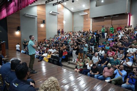 Prefeitura entrega escrituras públicas a mais de 400 famílias em Porto Velho