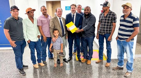 Alex Redano comemora importante conquista da Assembleia Legislativa em benefício dos moradores do Soldado da Borracha 