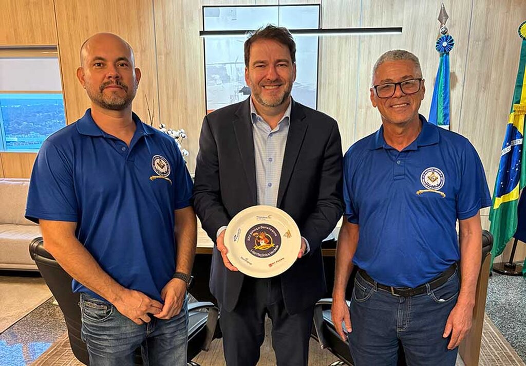 Deputado Alex Redano Recebe Comissão Maçônica e é Presenteado com Kit do 25º Almoço da Verdade - Gente de Opinião
