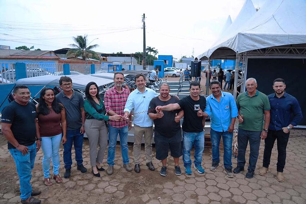 Deputada Cristiane Lopes e prefeito Léo Moraes entregam 6 voadeiras para reforçar saúde ribeirinha em Porto Velho - Gente de Opinião
