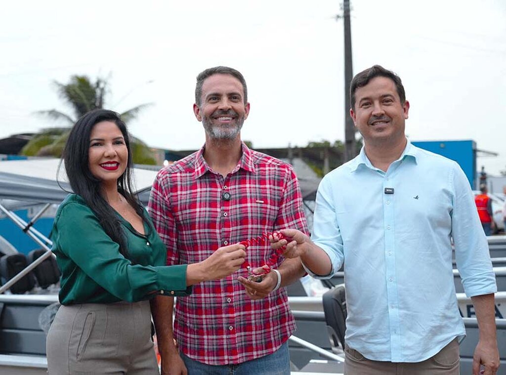 Deputada Cristiane Lopes e prefeito Léo Moraes entregam 6 voadeiras para reforçar saúde ribeirinha em Porto Velho - Gente de Opinião