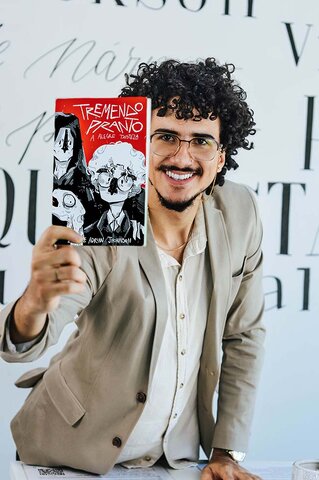“Um misto de ansiedade e gratidão”: Adrian Jhonnson fala sobre expectativas para o lançamento de seu primeiro livro - Gente de Opinião