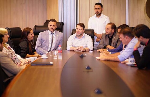 O encontro serviu para alinhar ações e abrir espaço para sugestões dos parlamentares, fortalecendo a parceria entre o Legislativo e o Executivo em prol da educação (Foto: Rafael Oliveira I Secom ALE/RO) - Gente de Opinião