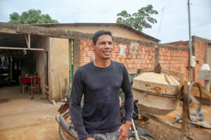 Com o asfalto chegando na rua, o morador Roberto Alves começou a reforma da sua casa para valorizar ainda mais o imóvel - Gente de Opinião