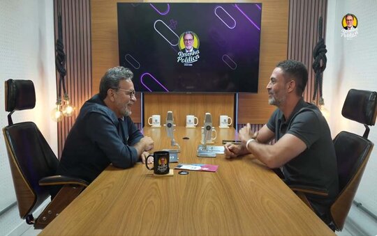 Prefeito Léo Moraes é entrevistado por Robson Oliveira