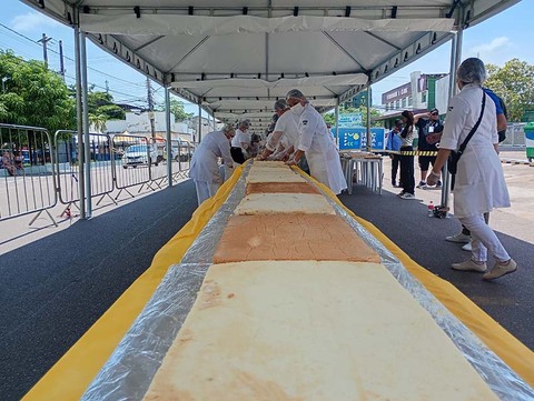 Começa a montagem do maior bolo da região Norte para o aniversário de Porto Velho