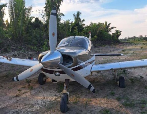 PF, em ação conjunta, apreende aeronave com cerca de meia tonelada de droga em área de mata fechada em Machadinho d’Oeste/RO