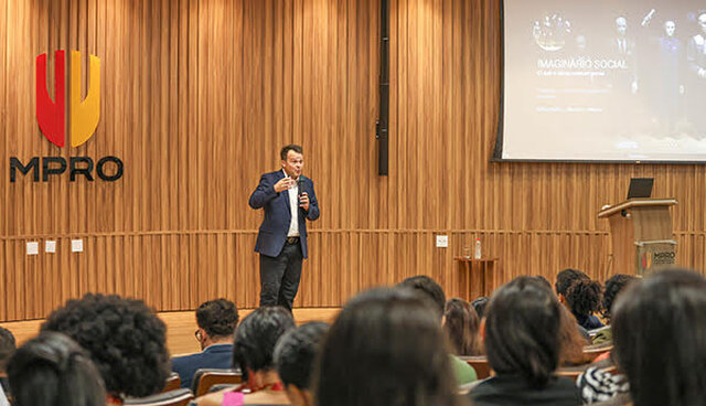 Temos que usar a IA para nos tornarmos mais humanos, diz juiz federal durante palestra no MPRO - Gente de Opinião