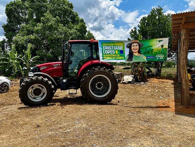Deputada federal Cristiane Lopes  entrega trator agrícola para produtores rurais em Campo Novo de Rondônia - Gente de Opinião