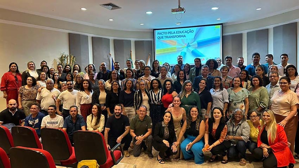 Representantes do Sebrae, Undime, OAB/RO e secretarias municipais de educação reunidos no Pacto pela Educação que Transforma. Uma aliança histórica em favor da educação empreendedora, financeira e cidadã em Rondônia. - Gente de Opinião