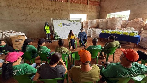 Entrega de kits dos programas Vencer, Mamãe Cheguei e a catadores reforça atuação do governo de RO na área social