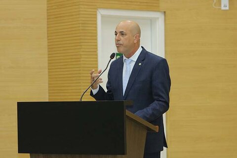 Proposta do deputado Ismael Crispin assegura certidões em braile e áudio para pessoas com deficiência visual