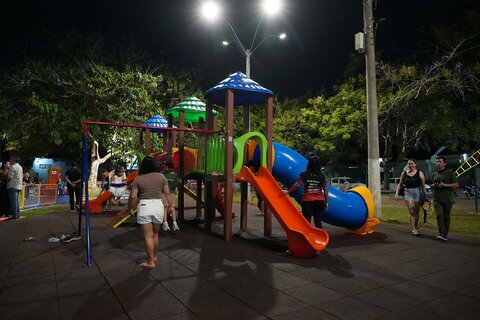 Prefeitura entrega área renovada na Praça Aluízio Ferreira