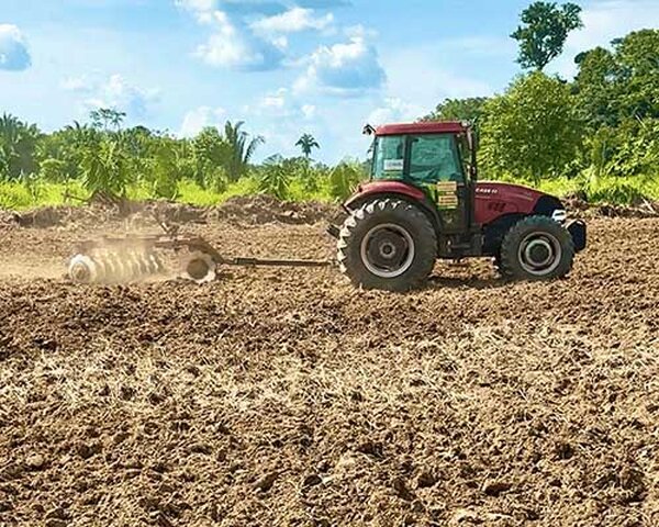 Cristiane Lopes garante avanços no campo com maquinários já em operação no Assentamento Joana D’Arc-PVH - Gente de Opinião