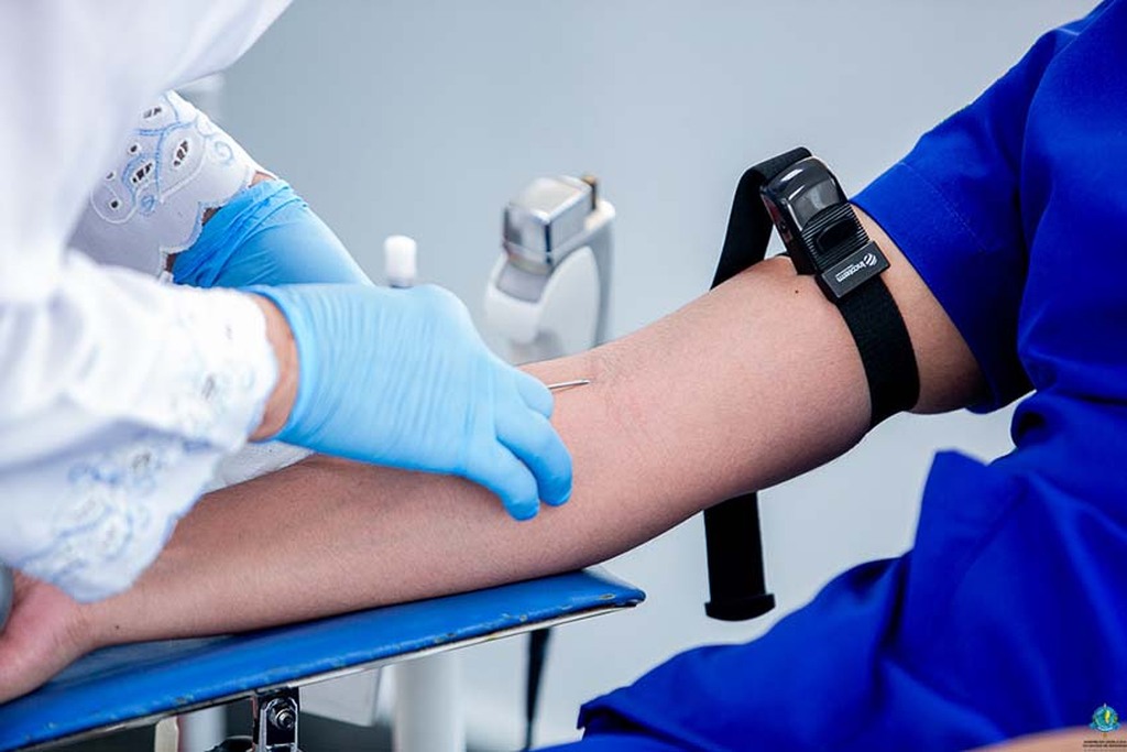 Voluntário doando sangue na campanha da Fhemeron em parceria com a Alero (Foto: Thyago Lorentz | Secom ALE/RO) - Gente de Opinião