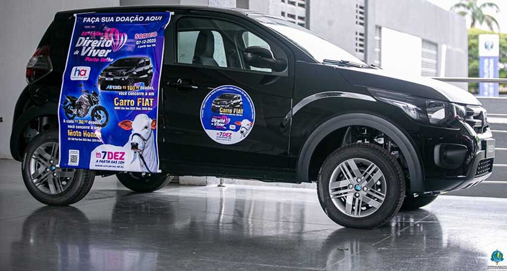 Automóvel Fiat Mobi, um dos prêmios do 10º Leilão Direito de Viver, exposto na área externa da Assembleia Legislativa (Foto: Thyago Lorentz | Secom ALE/RO) - Gente de Opinião