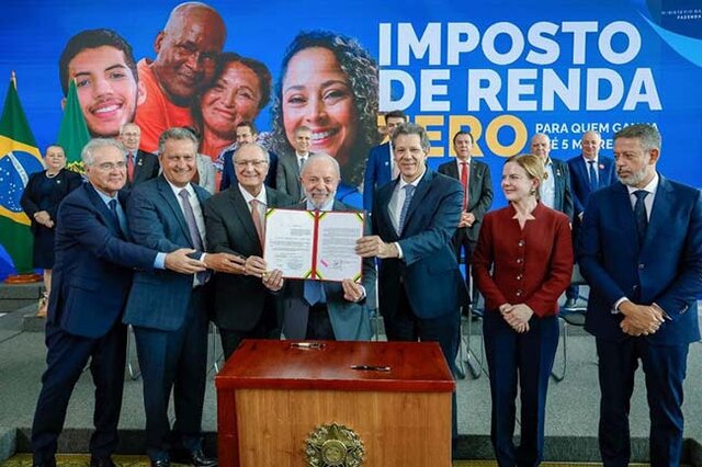 Presidente Lula durante a cerimônia de sanção da lei que amplia a faixa de isenção do Imposto de Renda Pessoa Física (IRPF) para contribuintes que recebem até R$ 5 mil mensais - Foto: Ricardo Stuckert / PR - Gente de Opinião