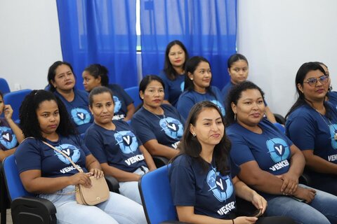 Em Costa Marques, 17 concluintes do curso de Manicure e Pedicure receberam o kit 