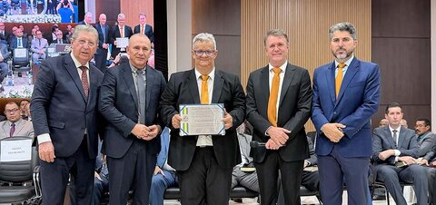 Alero entrega voto de louvor pelos 50 anos da Assembleia de Deus de Colorado do Oeste 