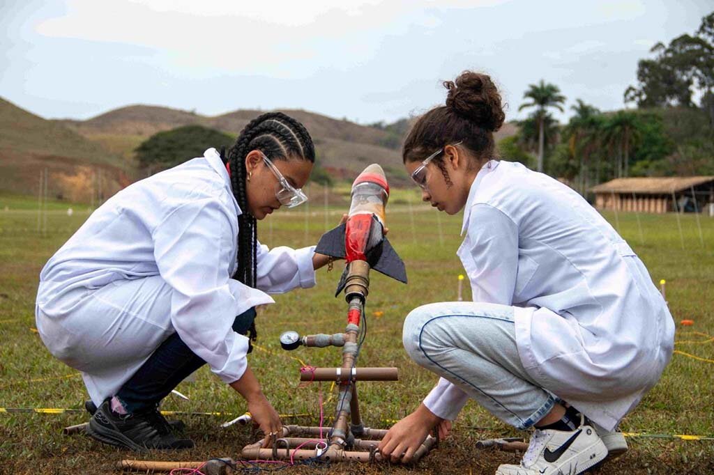 Protagonismo feminino na ciência: Meninas conquistam 11.725 medalhas na OBAFOG 2025 - Gente de Opinião