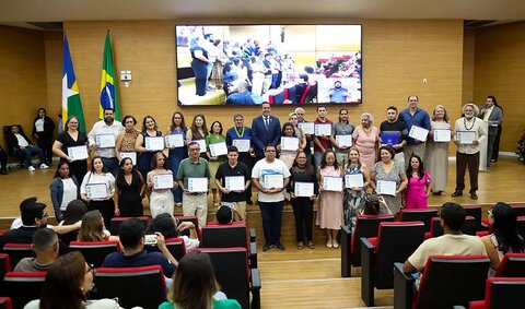 Deputado Eyder Brasil homenageia Escola Barão do Solimões pelos 100 anos de história 