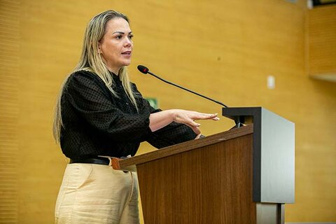 Cláudia de Jesus cobra valorização dos servidores da saúde no orçamento de 2026