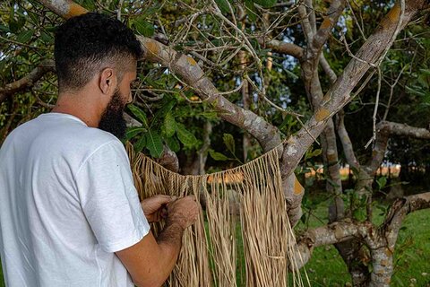 Pontão de Cultura Raízes Amazônicas promove oficina gratuita de artesanato com fibras vegetais em Vilhena