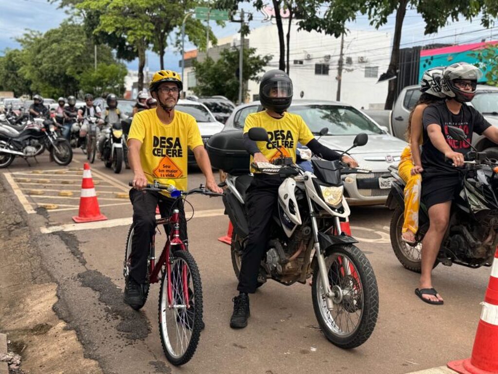 Educadores de trânsito simulam comportamento correto no trânsito - Gente de Opinião