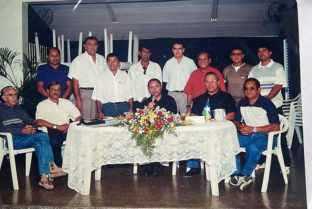 NO MUNDO DOS ESPORTES - A TETRA E O GUIA - Gente de Opinião