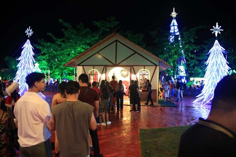 Casa do Papai Noel encantou famílias no Natal Porto Velho Luz