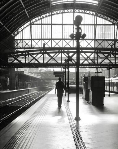 Entre a luz e as sombras, habitamos o agora a caminho do infinito - Gente de Opinião