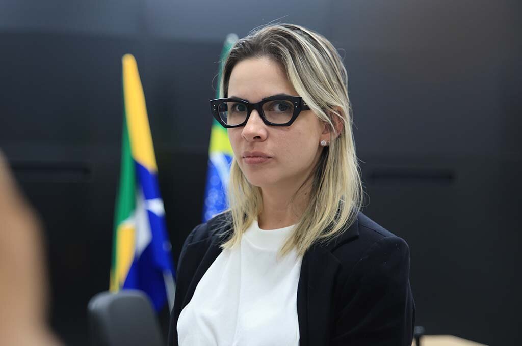 Delegada Ádrian Viero da Costa - Gente de Opinião