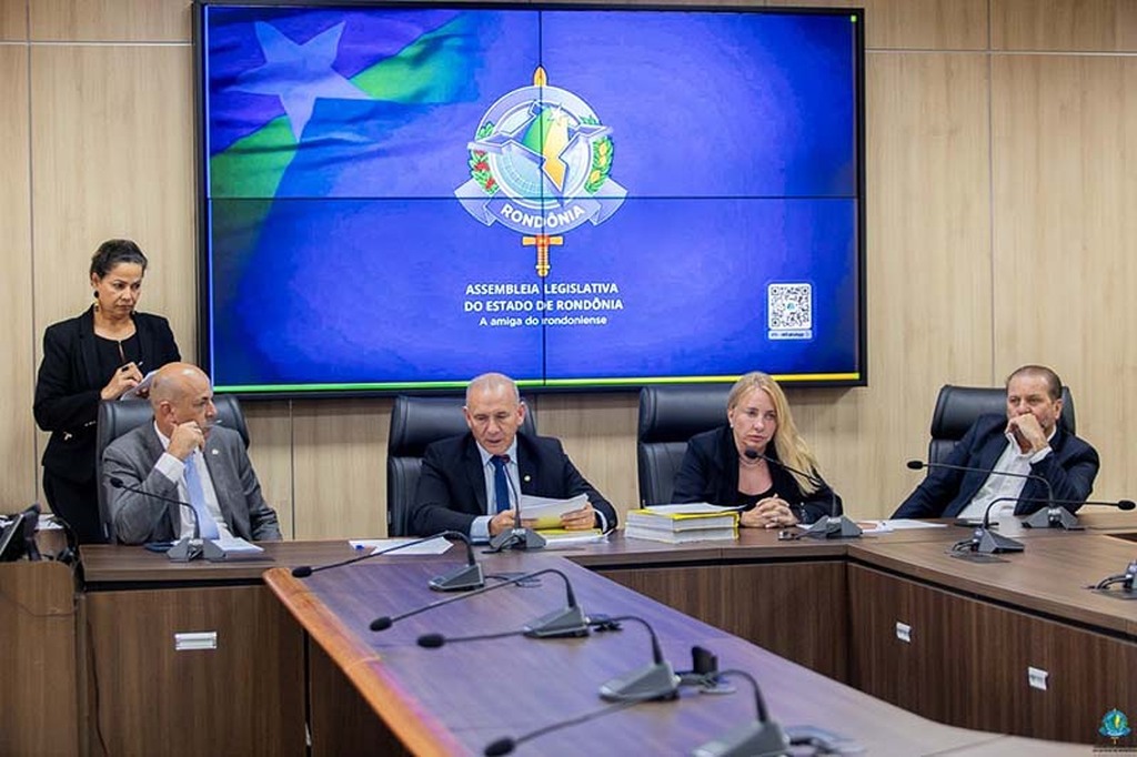 Parlamentares durante sessão da Comissão de Finanças da Alero (Foto: Thyago Lorentz I Secom ALE/RO) - Gente de Opinião