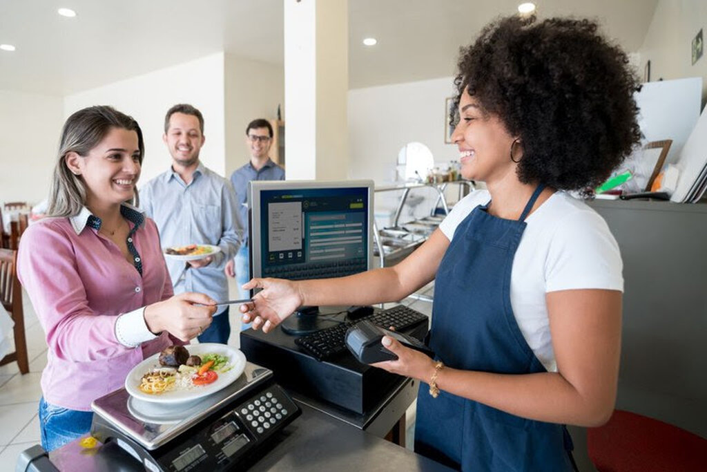 De acordo com a nota, nos grandes setores com forte geração de empregos, como indústria e comércio, o efeito estimado é inferior a 1% do custo operacional total, o que indica maior capacidade de absorção de eventuais mudanças na jornada. Foto: GettyImages - Gente de Opinião