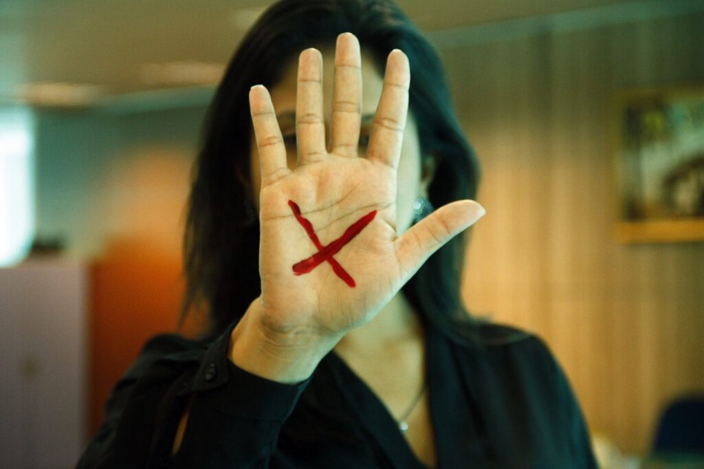 O pacto prevê a articulação entre diferentes esferas governamentais e setores sociais para prevenir discriminação, misoginia e violência de gênero, por meio de ações intersetoriais e integradas - Gente de Opinião